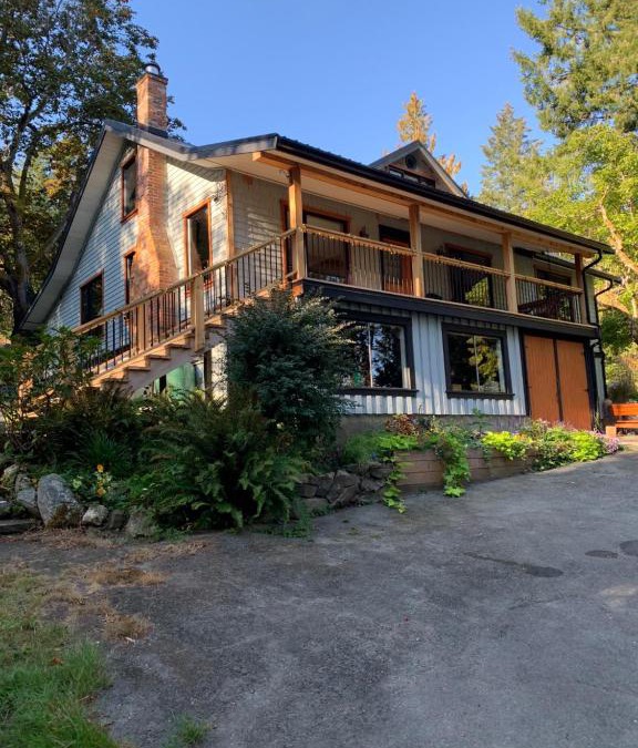 Salt Spring Island House | Heritage Farmhouse - Newly Renovated