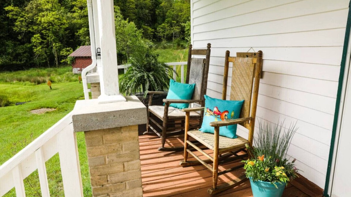 Vesta House | Heritage Farmhouse by Buffalo Mountain Getaway