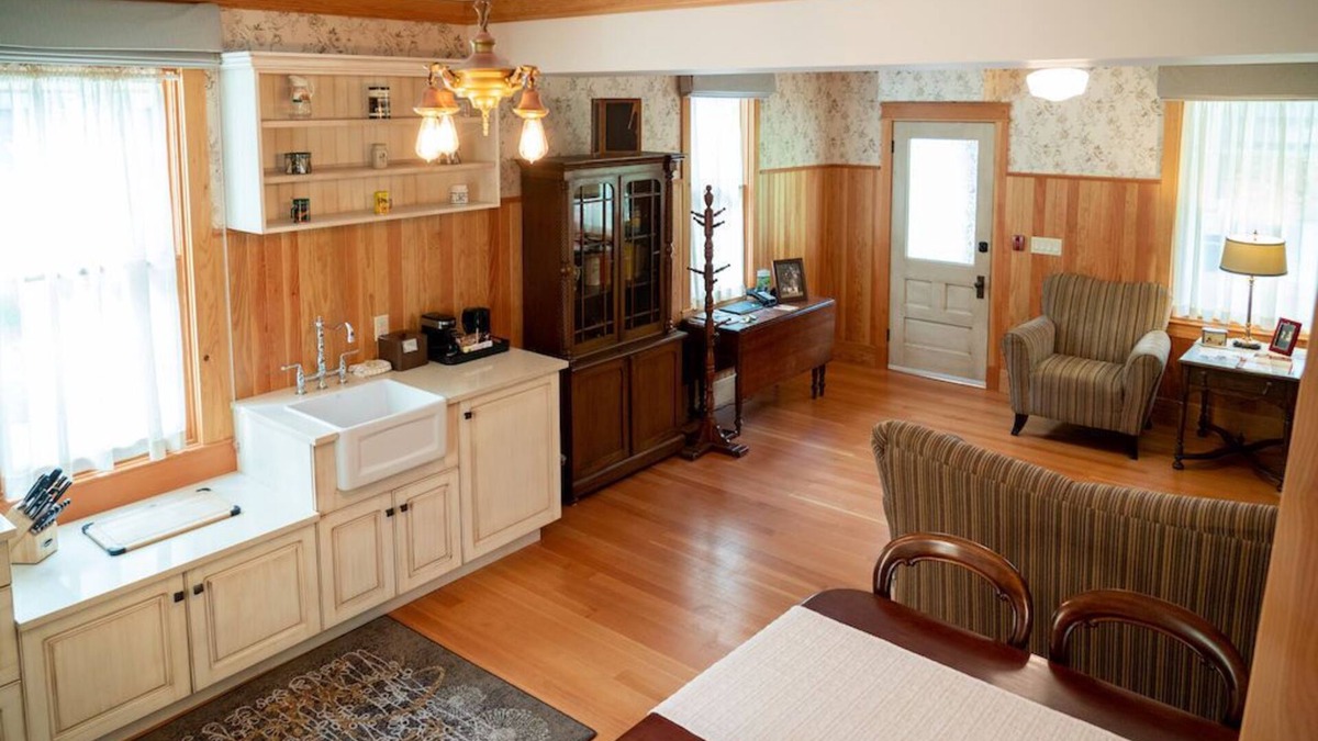 Banff House | Heritage House near Centre | Rooftop Hot Pools
