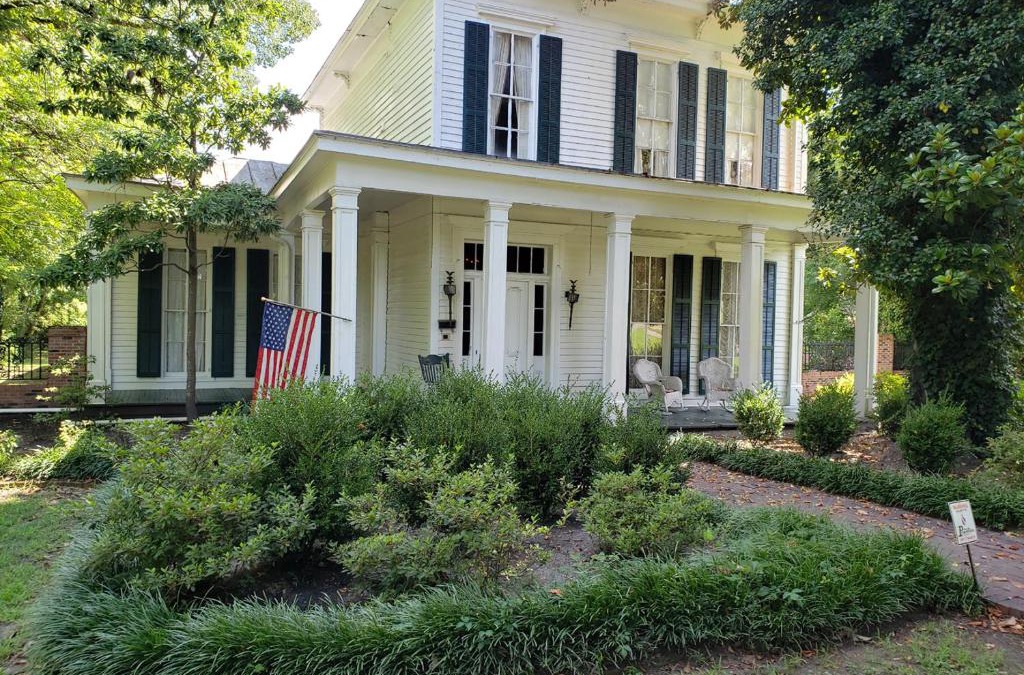Holly Springs Bed & Breakfast | Heritage Inn BNB