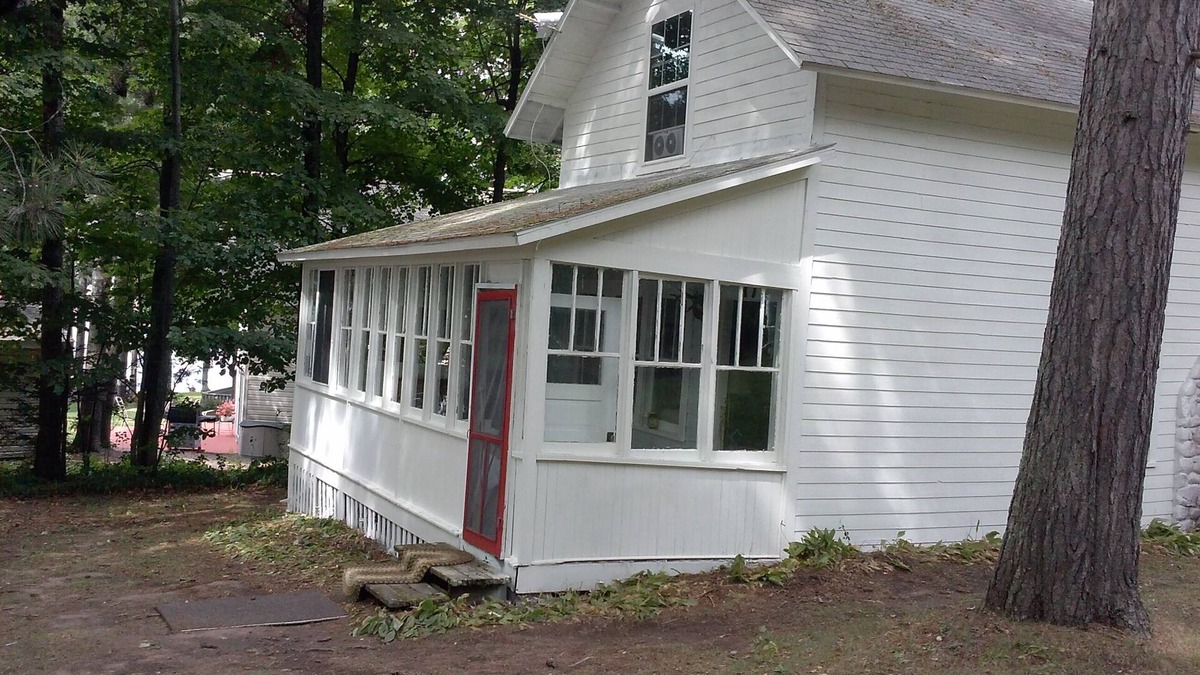 Lake Nebagamon Cottage | Heritage, Lake Front Cottage, Smart TV, WIFI, summer use of Canoe & 2 kayaks.