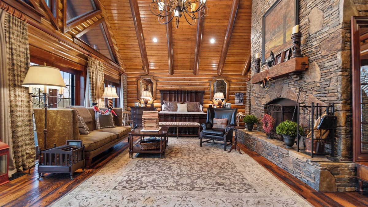 Versailles Cabin | Heritage Lodge - New!