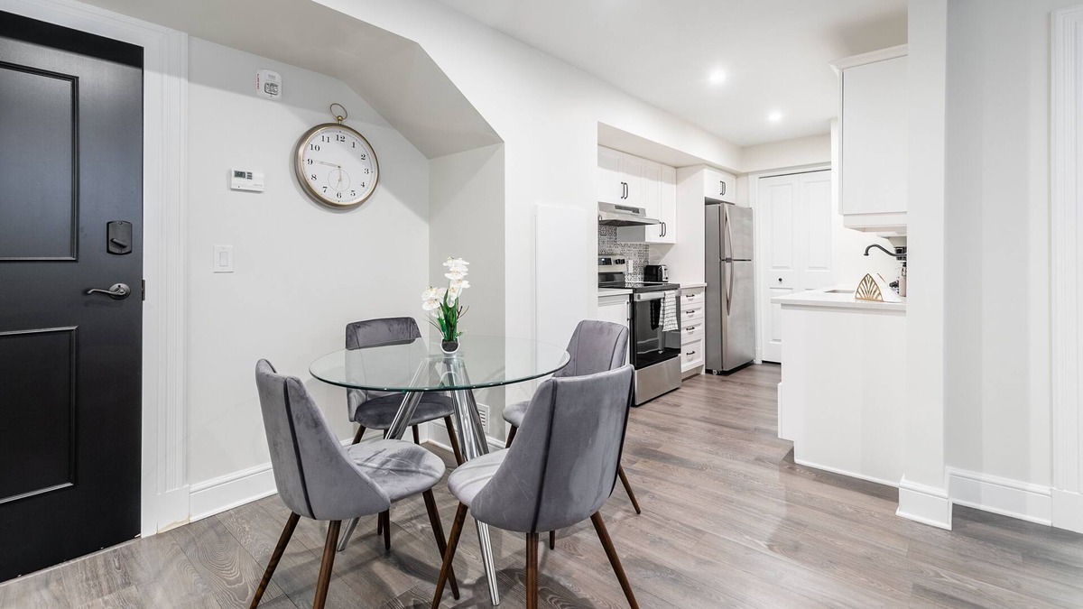 Smiths Falls Apartment | Heritage Rideau 2Br Apartment. Free Parking