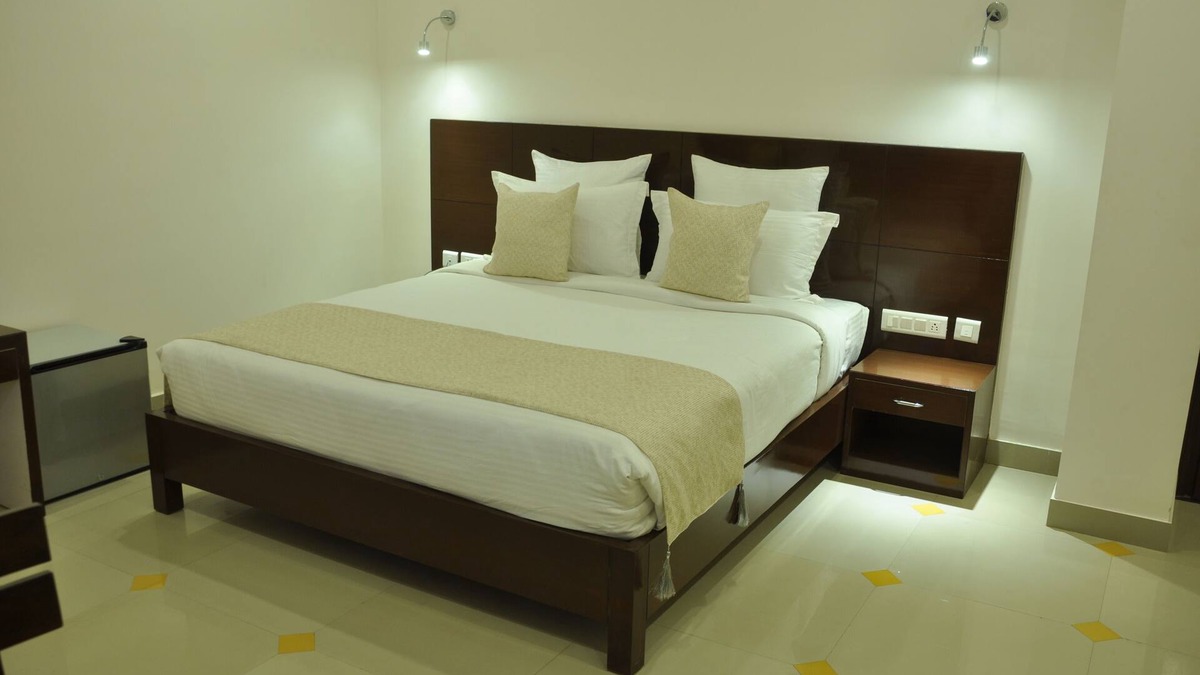 Adarsh Nagar Hotel | Heritage spacious Room @ walled city