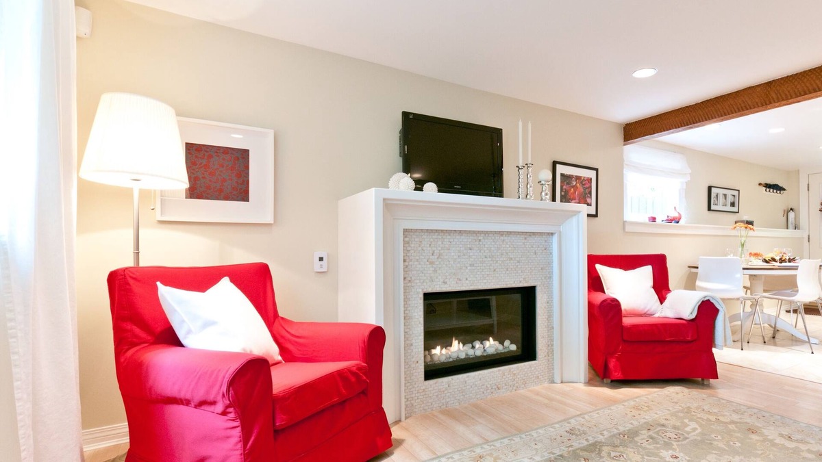 Kitsilano Apartment | Heritage suite in central Kitsilano close to everything