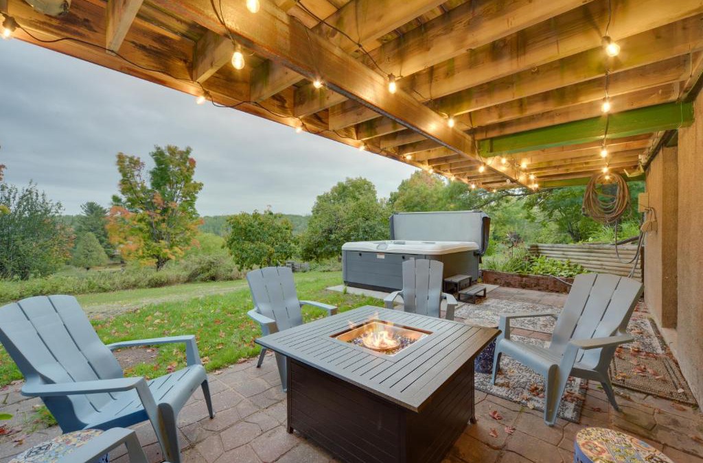 Duluth House | Hermantown Home with Decks, Grill and Hot Tub!