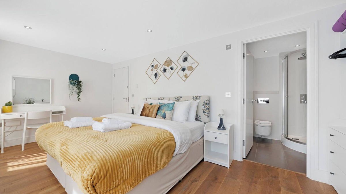 Harringay Apartment | Hermitage Road Apartment by MoreThanStays | Garden