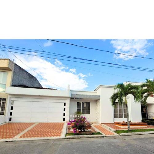 Guadalajara de Buga House | Hermosa Casa con doble garaje amoblada en el Albergue