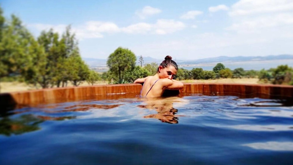 Atlangatepec Villa | Hermosa casa de descanso con vista a la laguna y tina caliente al exterior.