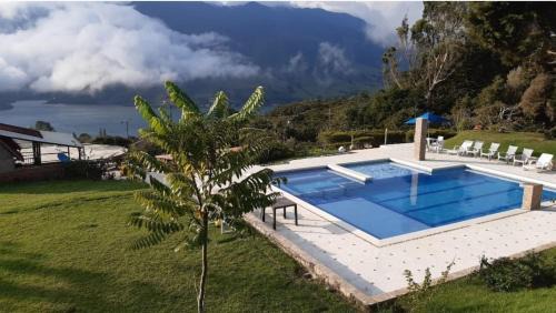 Calima House | Hermosa piscina y vista al lago para 40 personas