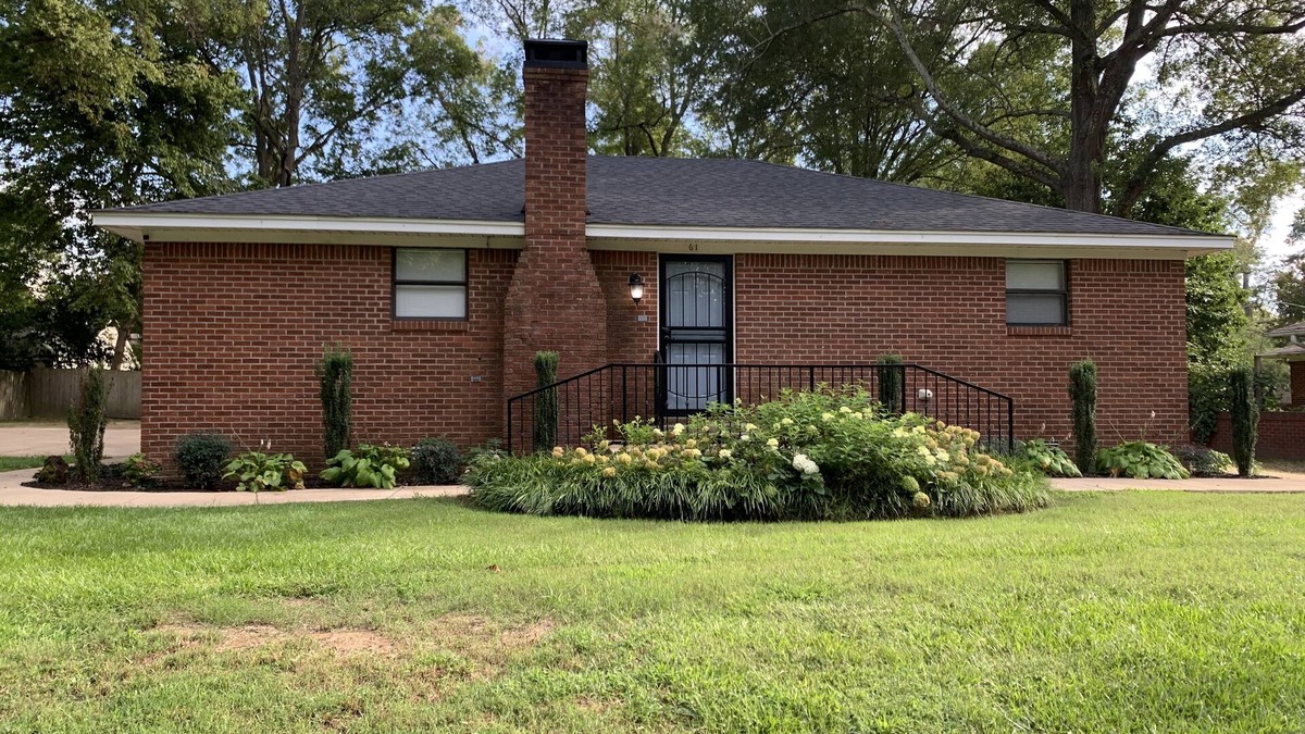 Hernando House | Hernando Retreat! Private, Clean, Spacious and near Hernando Town Square!