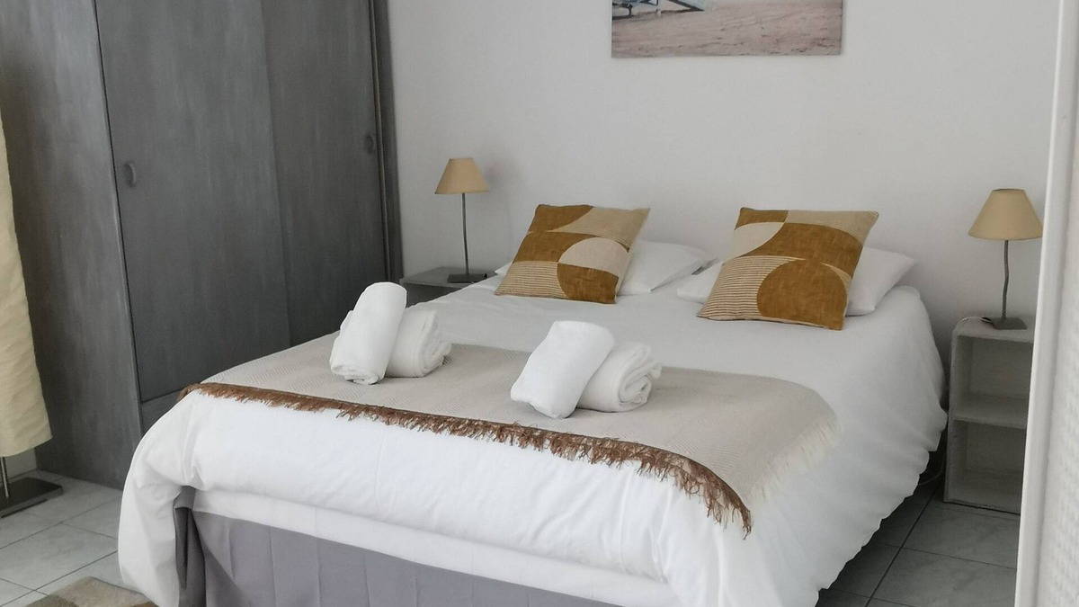 Chaille-les-Marais Apartment | Heron Cendre, Gîte Avec Piscine Chauffée, Sud Vendée Littoral