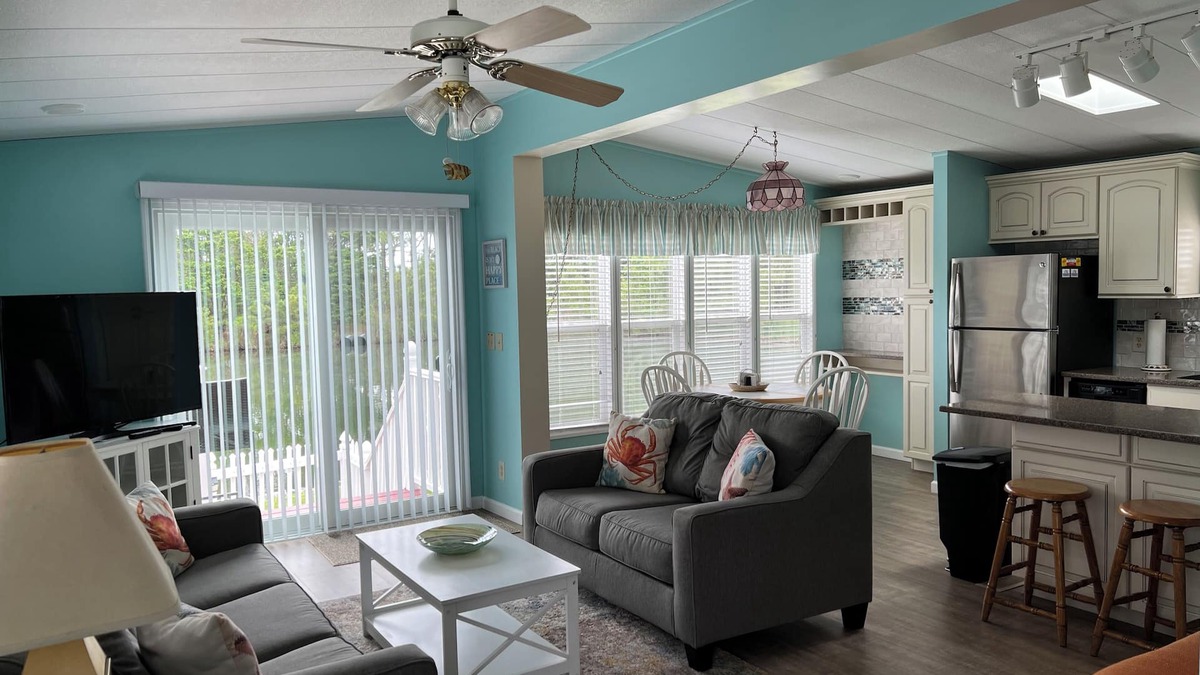 Assateague Pointe House | Heron Hut - 2 bdrm, 1 bath home on quite pond with private WIFI