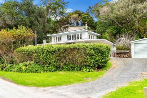 Snells Beach House | Heron's Hideaway - Snells Beach Holiday Home