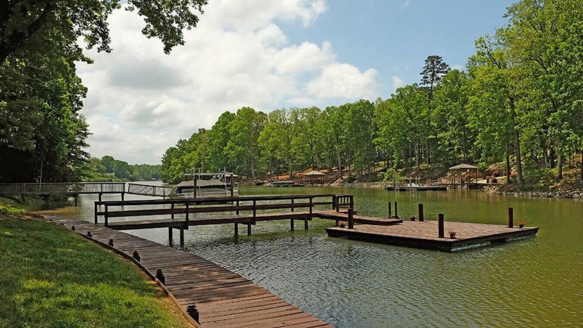 Troutman House | Heron’s Landing – Fire-pit, kayaks, & paddle board