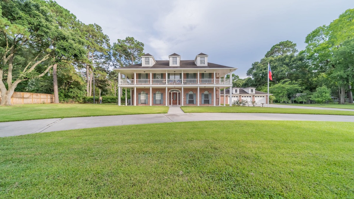 Spring House | Heron's Landing: POOL/HOT TUB + 2 Acres in Houston (Spring), TX