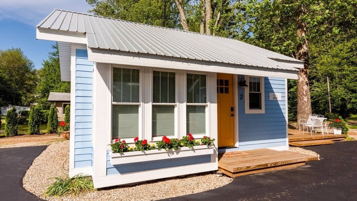 Paw Paw Lake Cottage | Heron's Nest I Paw Paw Lake Cottages I Erie #2