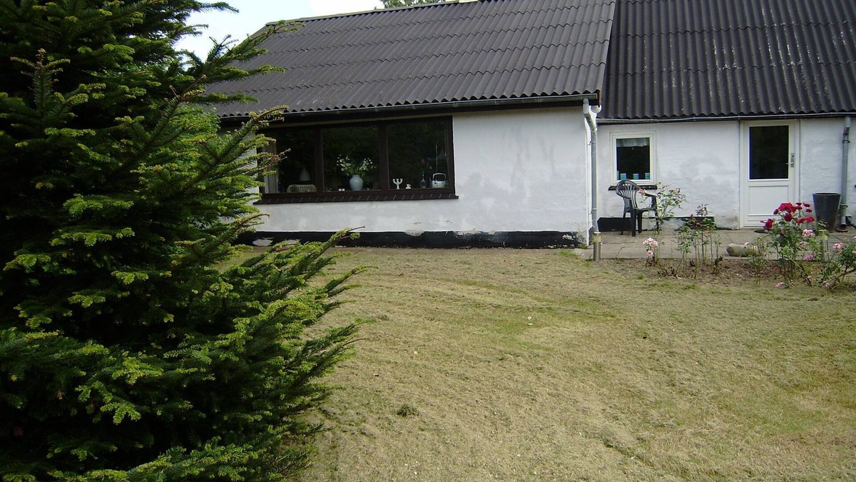 Nykobing Mors Cottage | Hesselbjerg. Holiday home situated on the 1,500 m2 plot.
