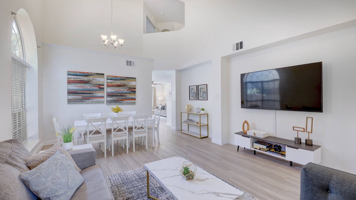 Willow Run House | Hestia: 5BR/3BA | Sleeps 12 Near Domain
