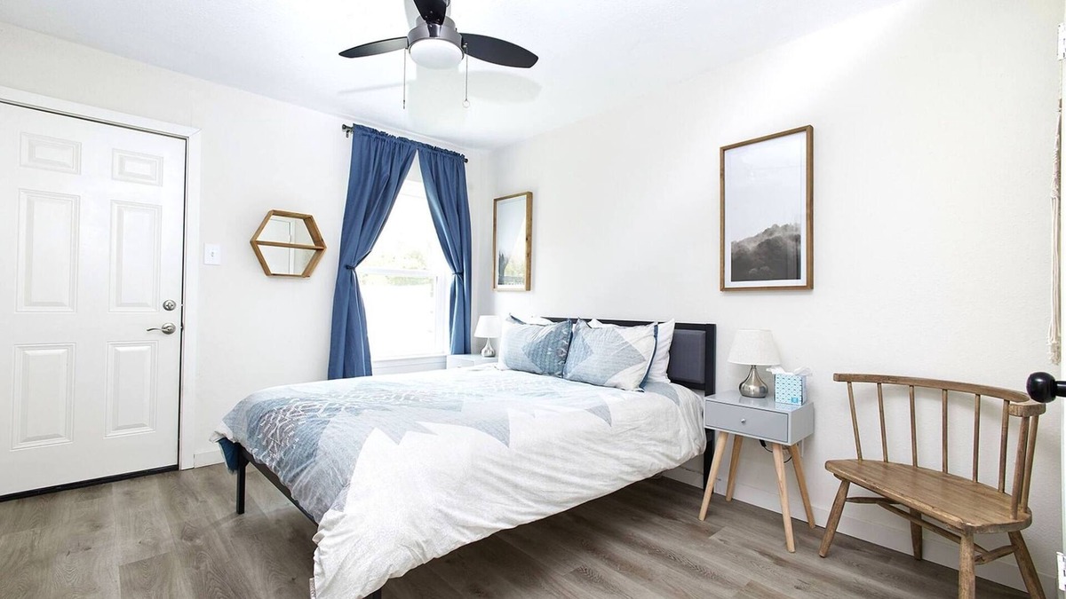 McNeil Hotel | Hestia: Modern Duplex near Apple & The Domain