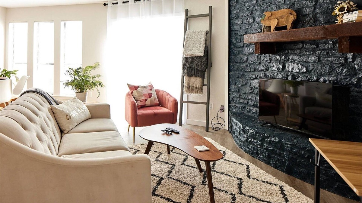 Barrington Oaks Hotel | Hestia: Modern Townhous Near Apple & Domain