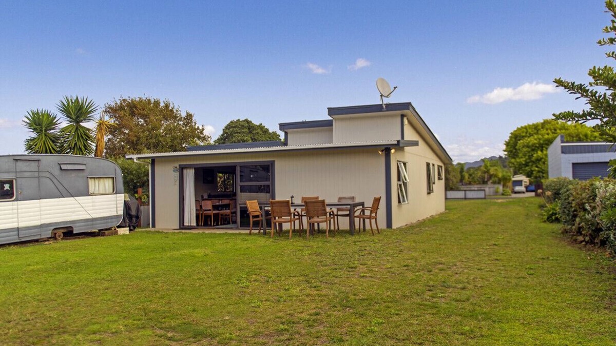 Whangamata Cottage | Hetherington Haven - Whangamata Holiday Home