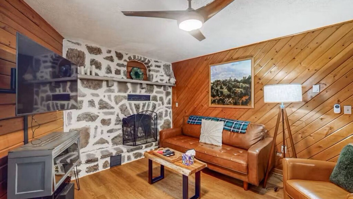 Swanton Cabin | Hexagonal log cabin in the woods with view of lake!