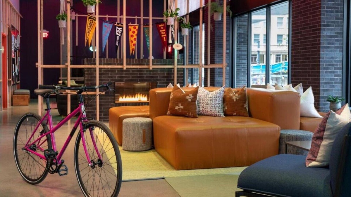 Goose Hollow House | Hey gorgeous! You seem like you’re up for a good time.