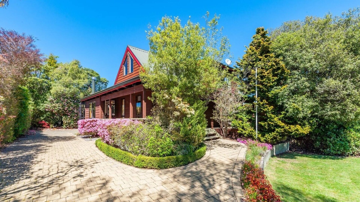 Nukuhau House | Hey Jude - Taupo Holiday Home