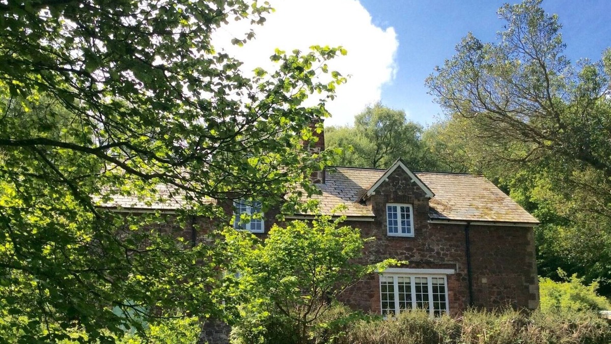 Minehead Cottage | HEYDEN COTTAGE, pet friendly, character holiday cottage in Minehead