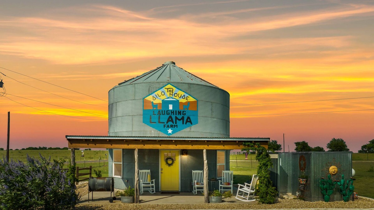 Troy House | HGTV-Famous Silo Stay + Llamas Near Waco