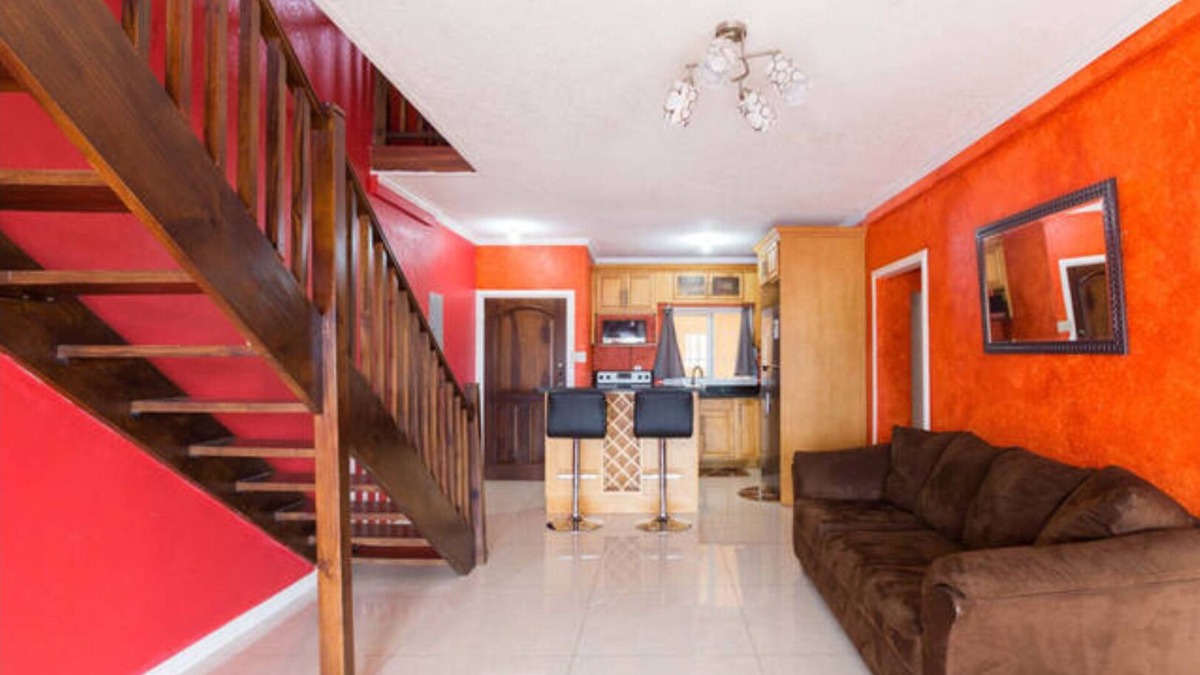 New Kingston Condo | HGTV featured Central 3bd Penthouse w/Netflix, AC, Pool, Views & Jacuzzi Tub