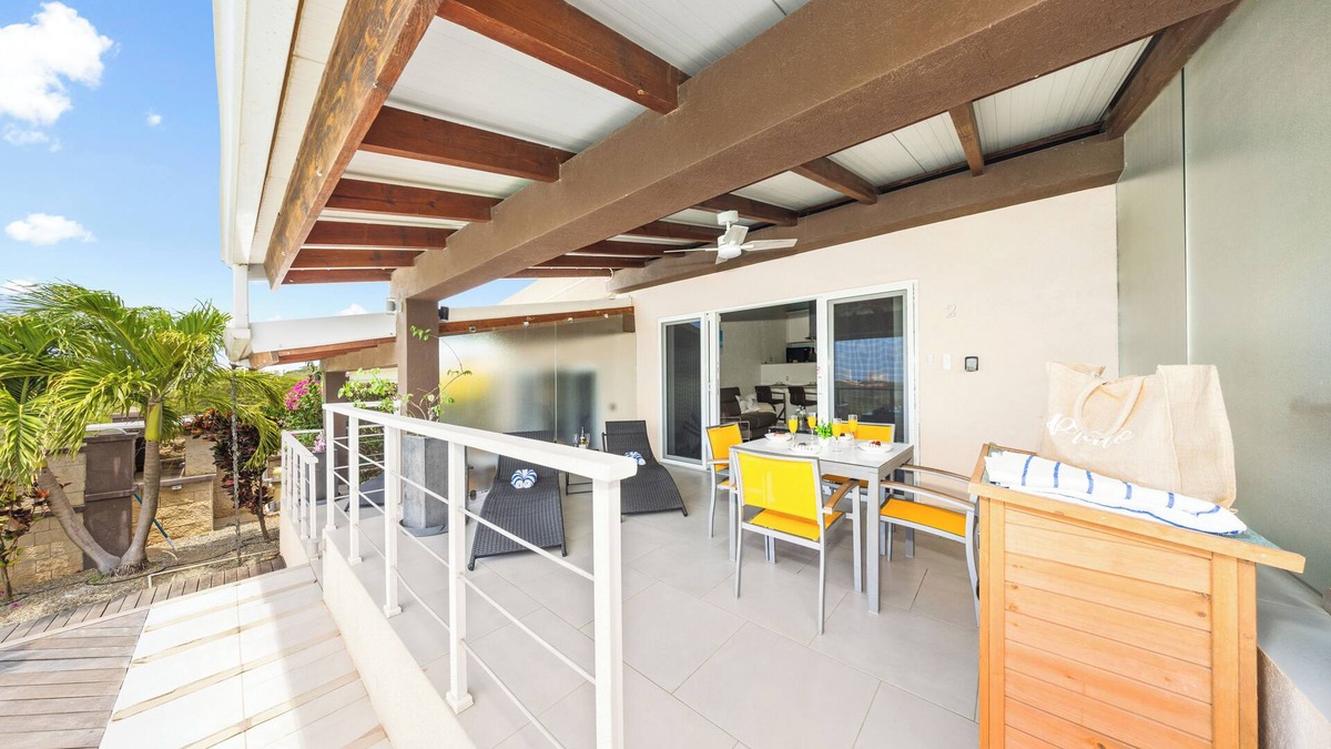 Boegoeroei Apartment | HH2-SLEEPS 4, PRIVATE UNIT, INFINITY POOL, BBQ, HOT TUB AND AMAZING VIEWS
