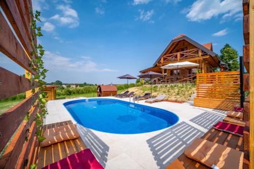 Karlovac House | Hižica Bubika