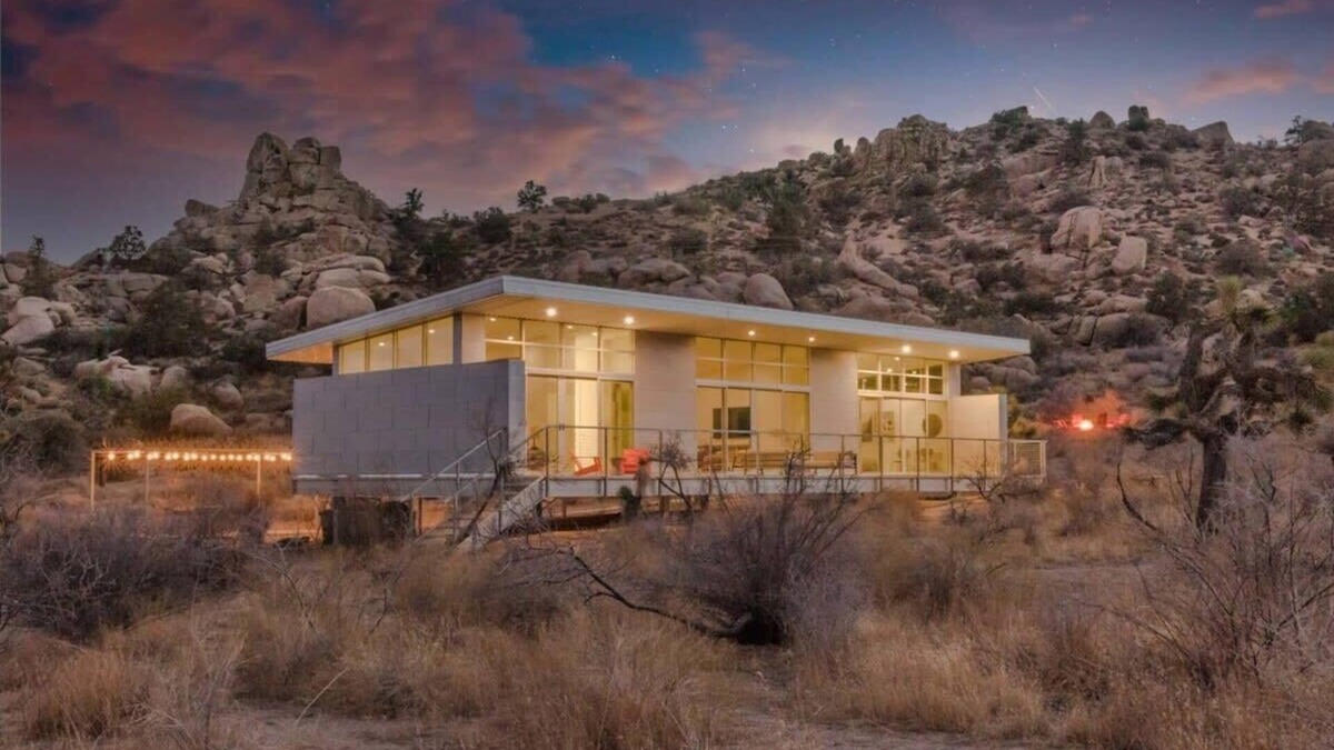 Pioneertown House | Hi-Desert Fade By Homestead Modern - Design Retreat w/Hot Tub, Cowboy Pool + Vi