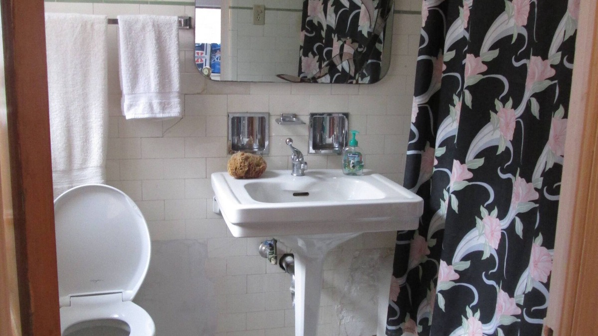 South Shore Condo | Hi-Rise Lakeside Living with Views to Dream by!