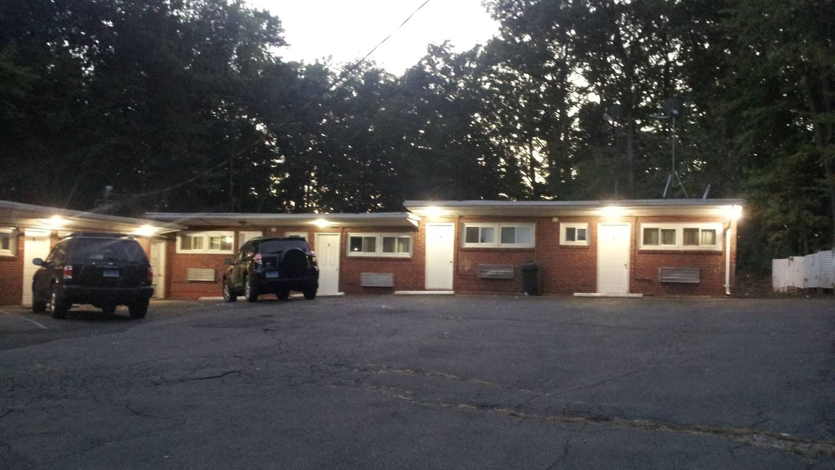 Newington Hotel | Hi-View Motel