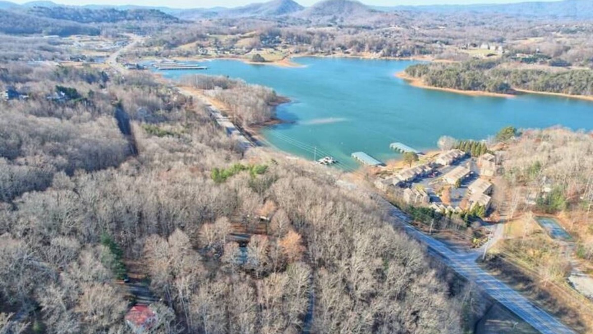 Hiawassee Cabin | Hiawassee Hideaway: Firepit, 2 Decks, Pet Friendly, Mtn Views, Grill, Smart TVs