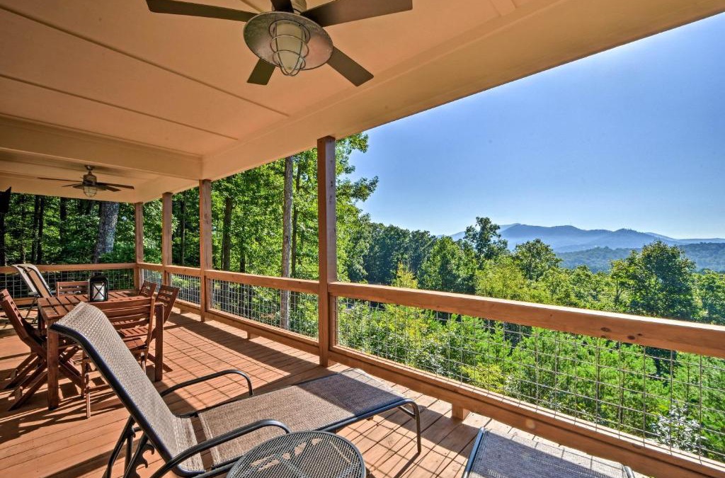 Hiawassee House | Hiawassee Home with Views Less Than 1 Mi to Lake Chatuge