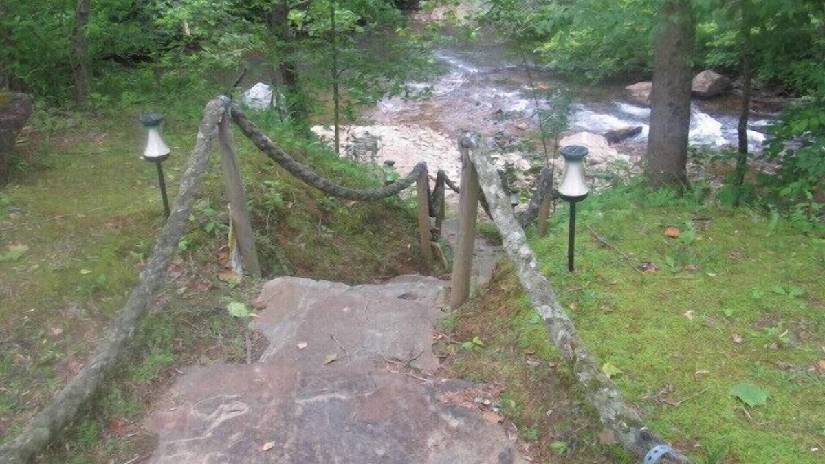 Hiawassee House | Hiawassee river cabin $ 85 per night ON THE BEAUTIFUL HIAWASSEE RIVER
