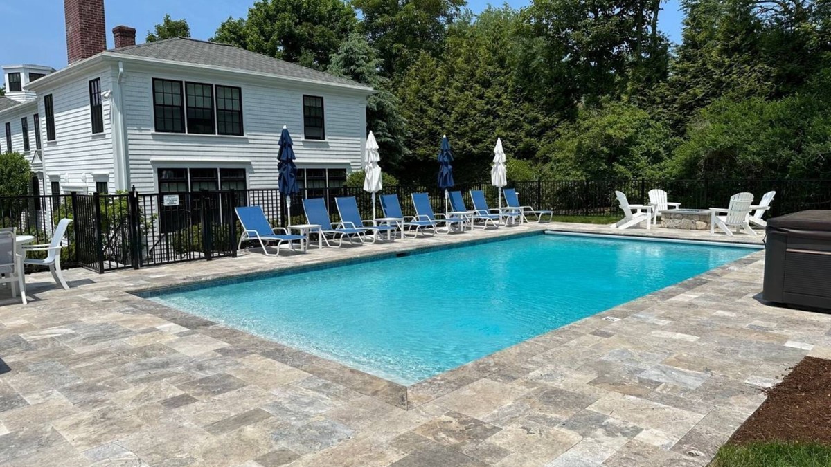 Chatham House | Hiawatha: 177-CC Gorgeous Chatham Estate with heated pool, walk to Town or Beach