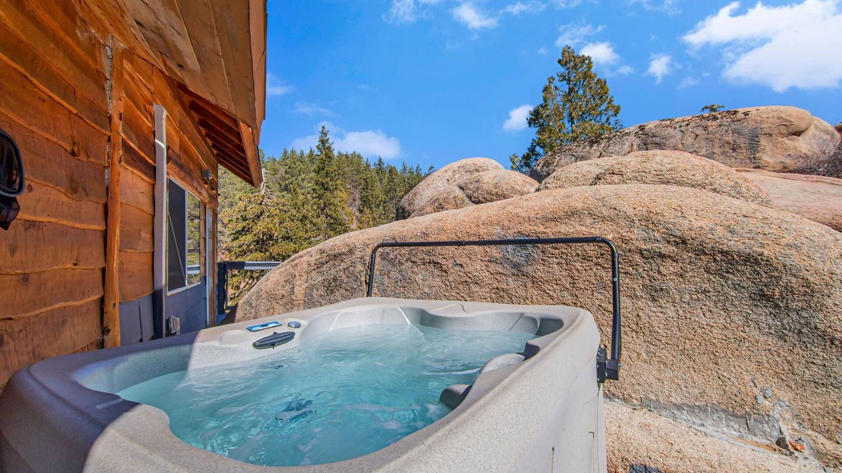Arrowbear Lake Cabin | Hibernation Station | Rustic Cabin + Hot Tub