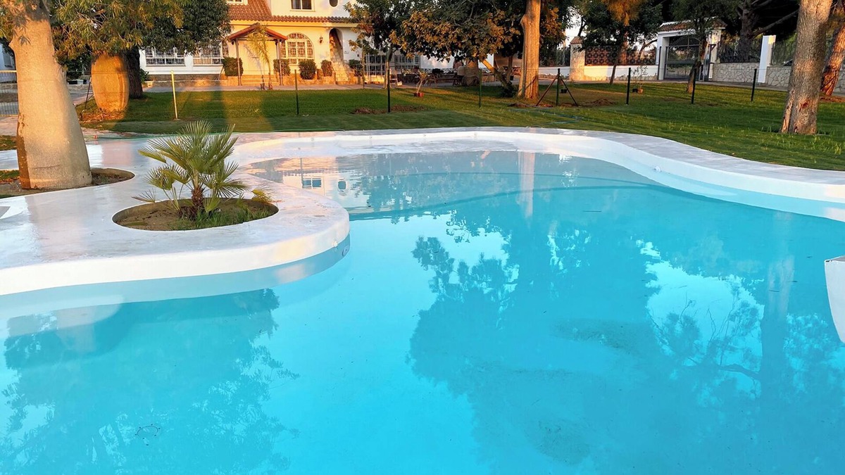 Puerto Real Apartment | Hibiscus Apartment with Shared Pool