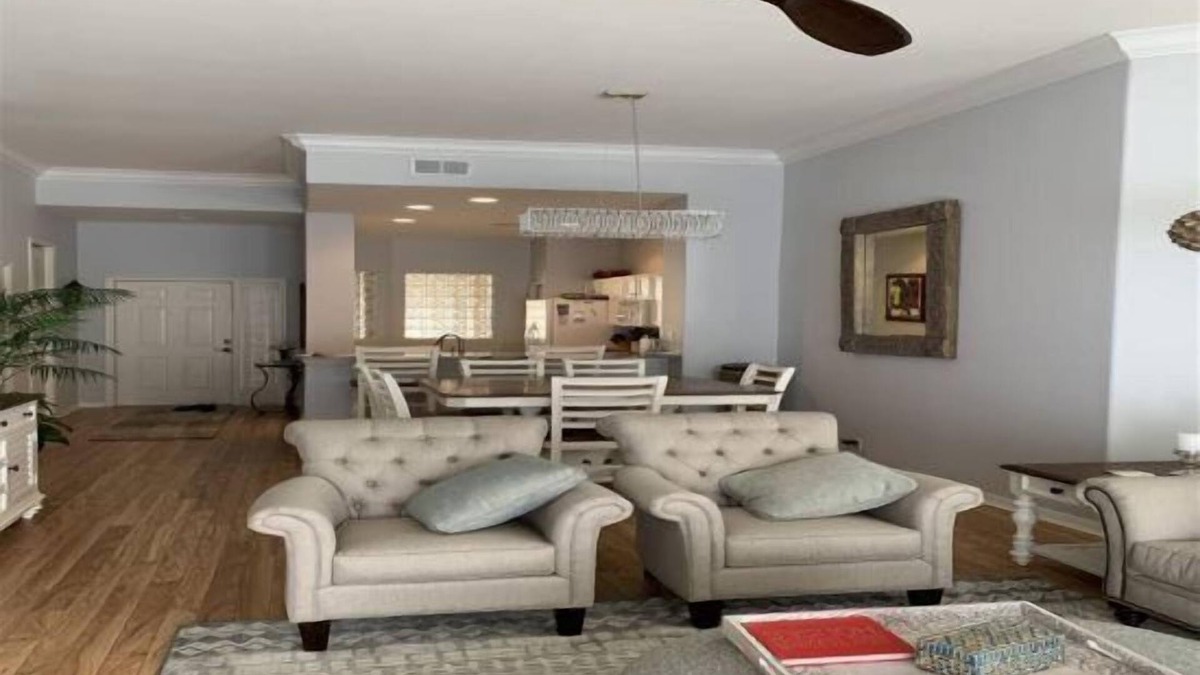 Tropical Cove Condo | Hibiscus Flower at Lexington CC Golf Village