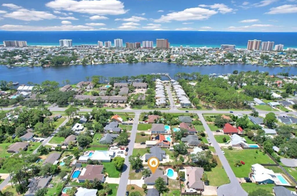 Thomas Drive House | Hibiscus Hideout