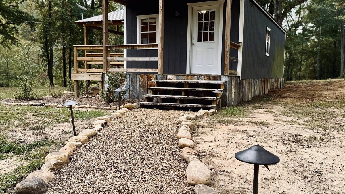 Cedar Bluff Cabin | Hickory Cabin @ Little River Hideout - Cozy tiny home right on Little River
