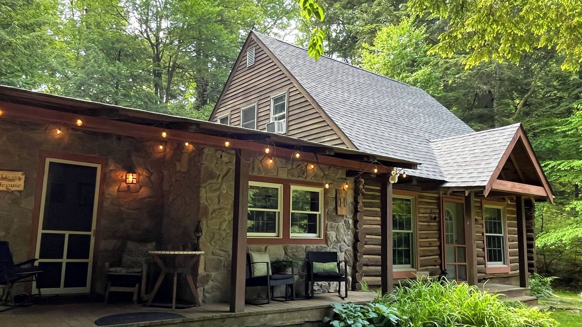 Tylersburg Cabin | Hickory Creek Haven-Creekside Log Cabin-Allegheny National Forest Pet Friendly!