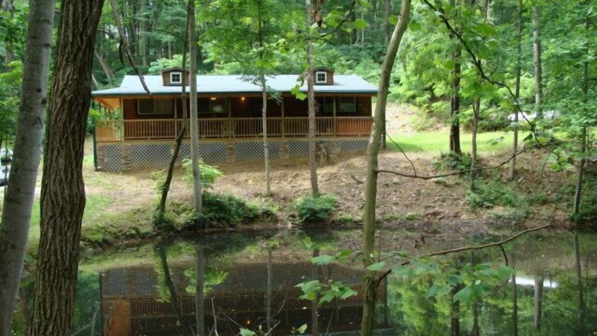 Rockbridge Cabin | Hickory Grove Cabin On 8 Acres With Private Fishing Pond.