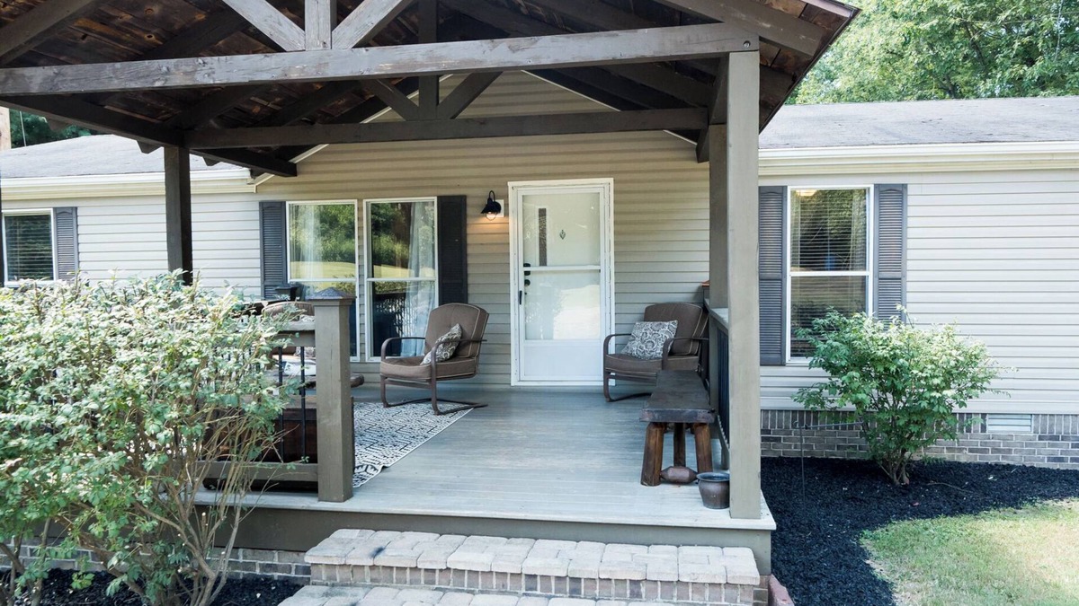 Cache House | Hickory Hideaway - 4 Bedroom/2 Bath in quiet country setting