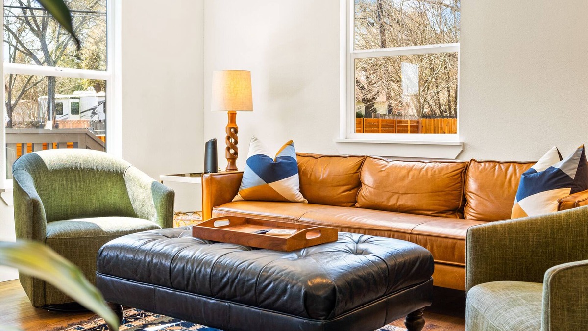 Lockhart House | Hickory House - Family/Group and Pet-Friendly Retreat Near Lockhart Square!